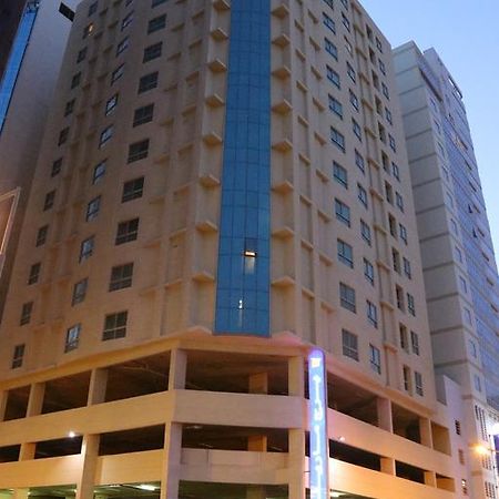 Отель Marina Tower Манама Экстерьер фото